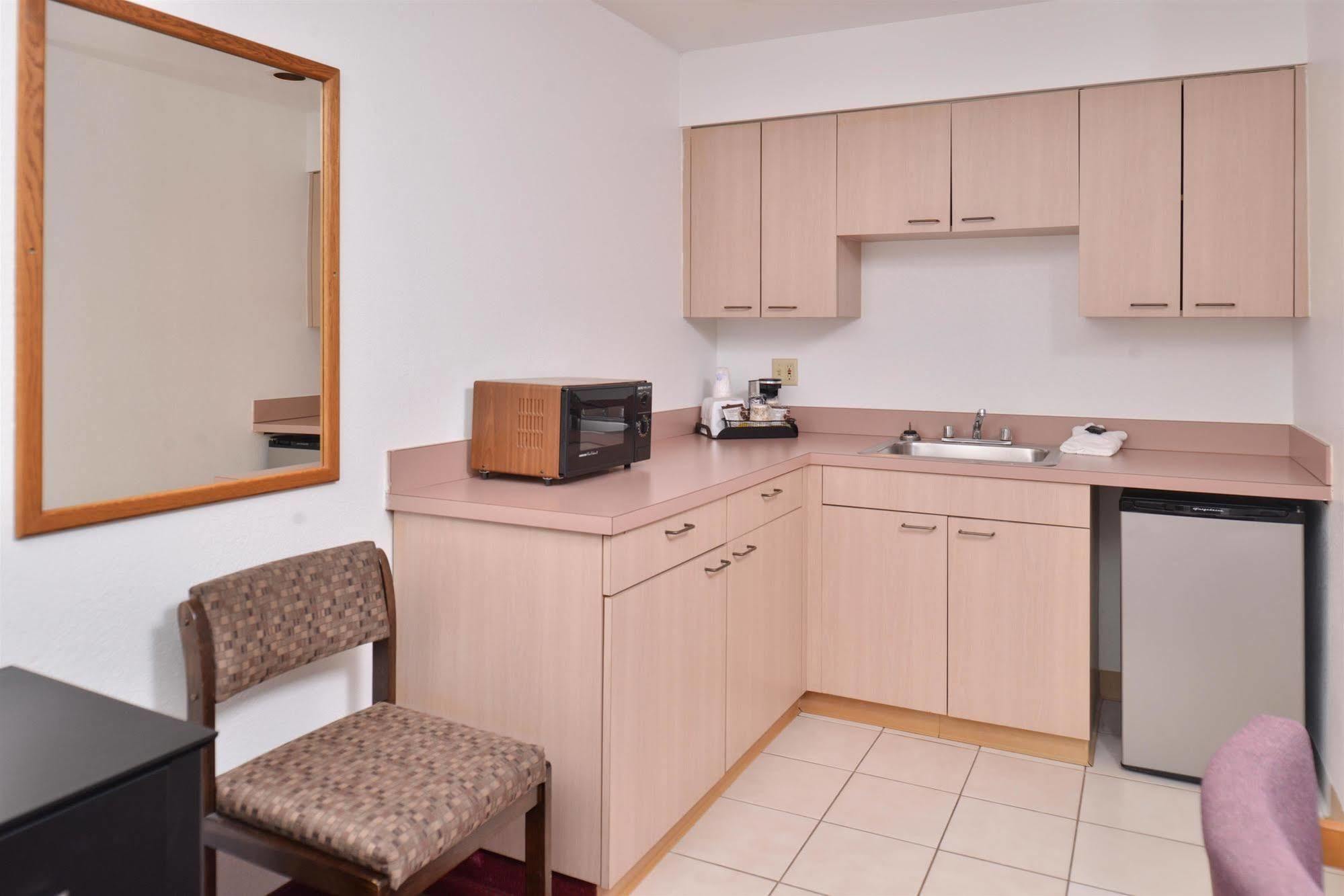 Americas Best Value Inn & Suites-Birch Run Exterior photo